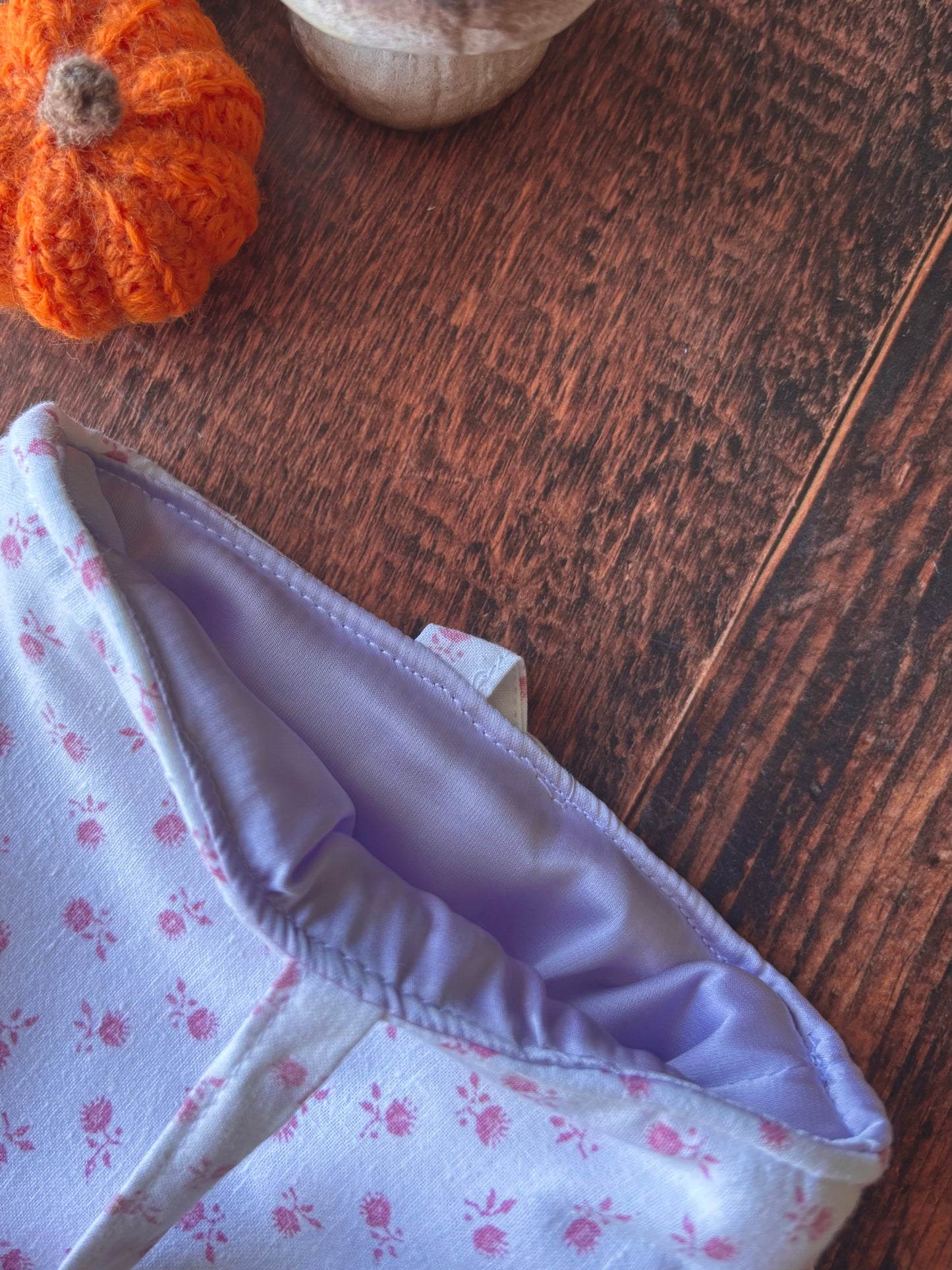 Pochette à livre / tablette / liseuse - motif fleur rose et lilas 📖