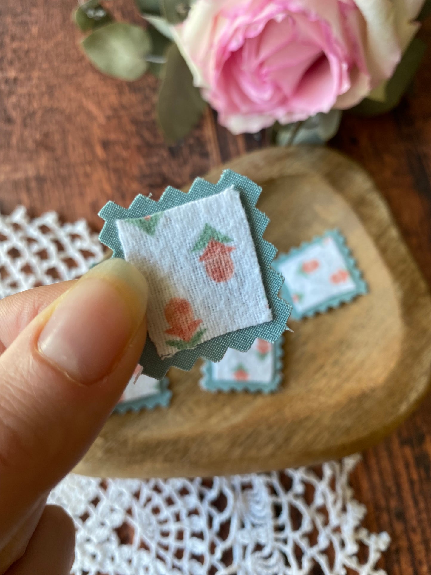 Lot de 5 timbre en tissus tulipe pour scrapbooking đ