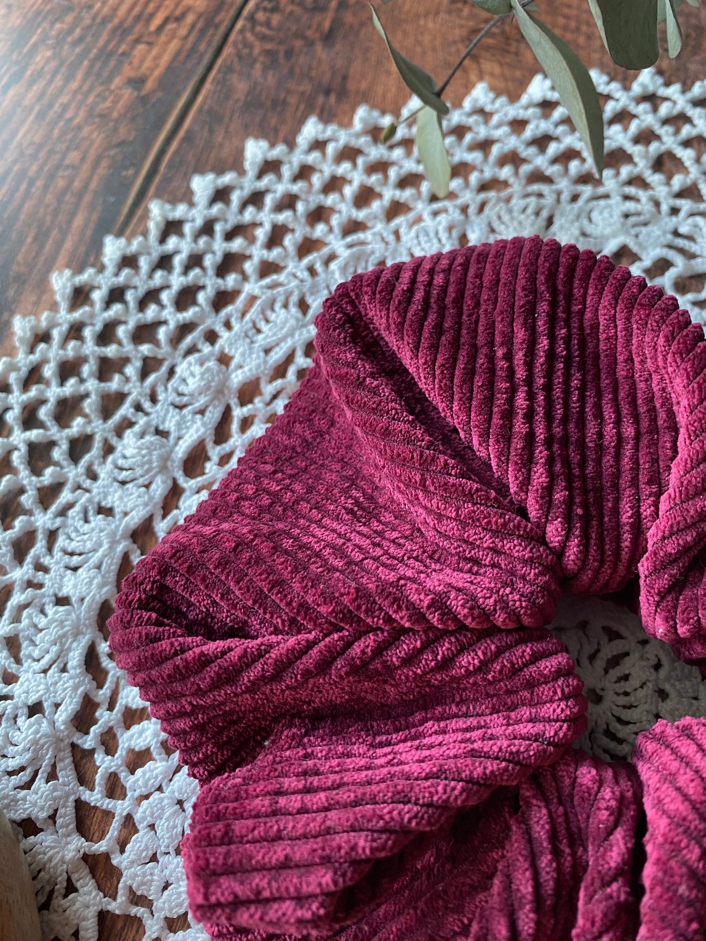 Chouchou en velours cotelé – couleur framboise et dentelle 👱🏻♀️
