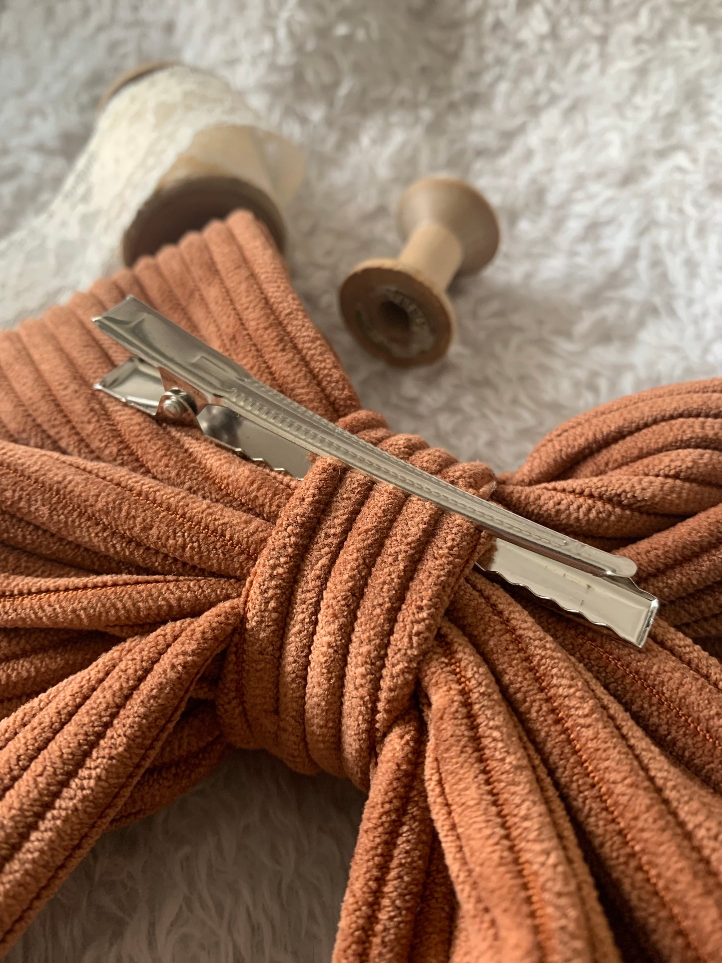 Barrette nœud en velours côtelé - beige 🎀