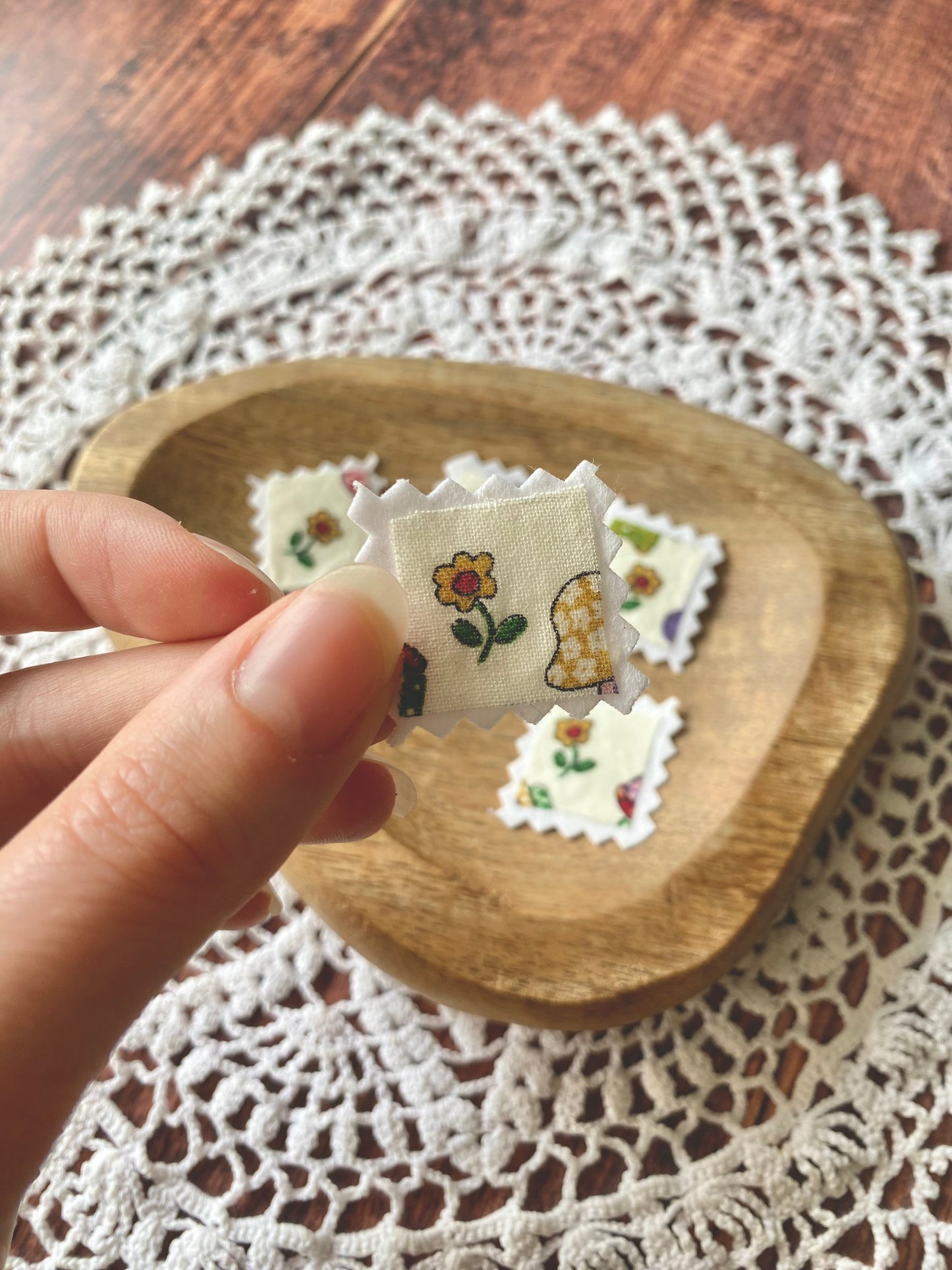 Lot de 5 timbres en tissus motif petite fleur pour scrapbooking đ