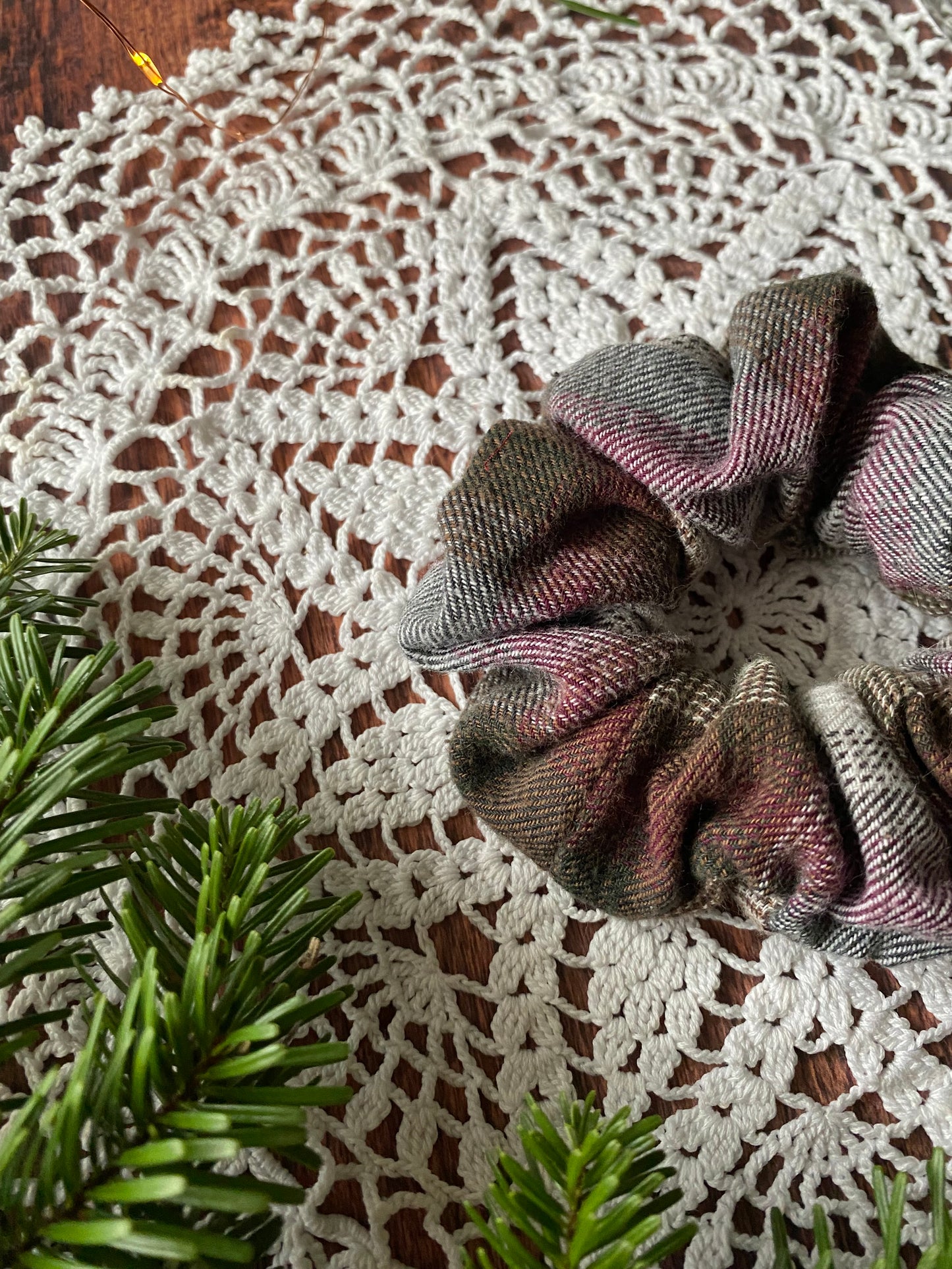 Chouchou en flanelle motif tartan gris prune blanc