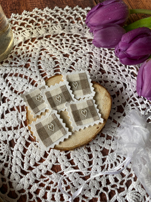 Lot de 5 timbres en tissus beige cœur pour scrapbooking 💌