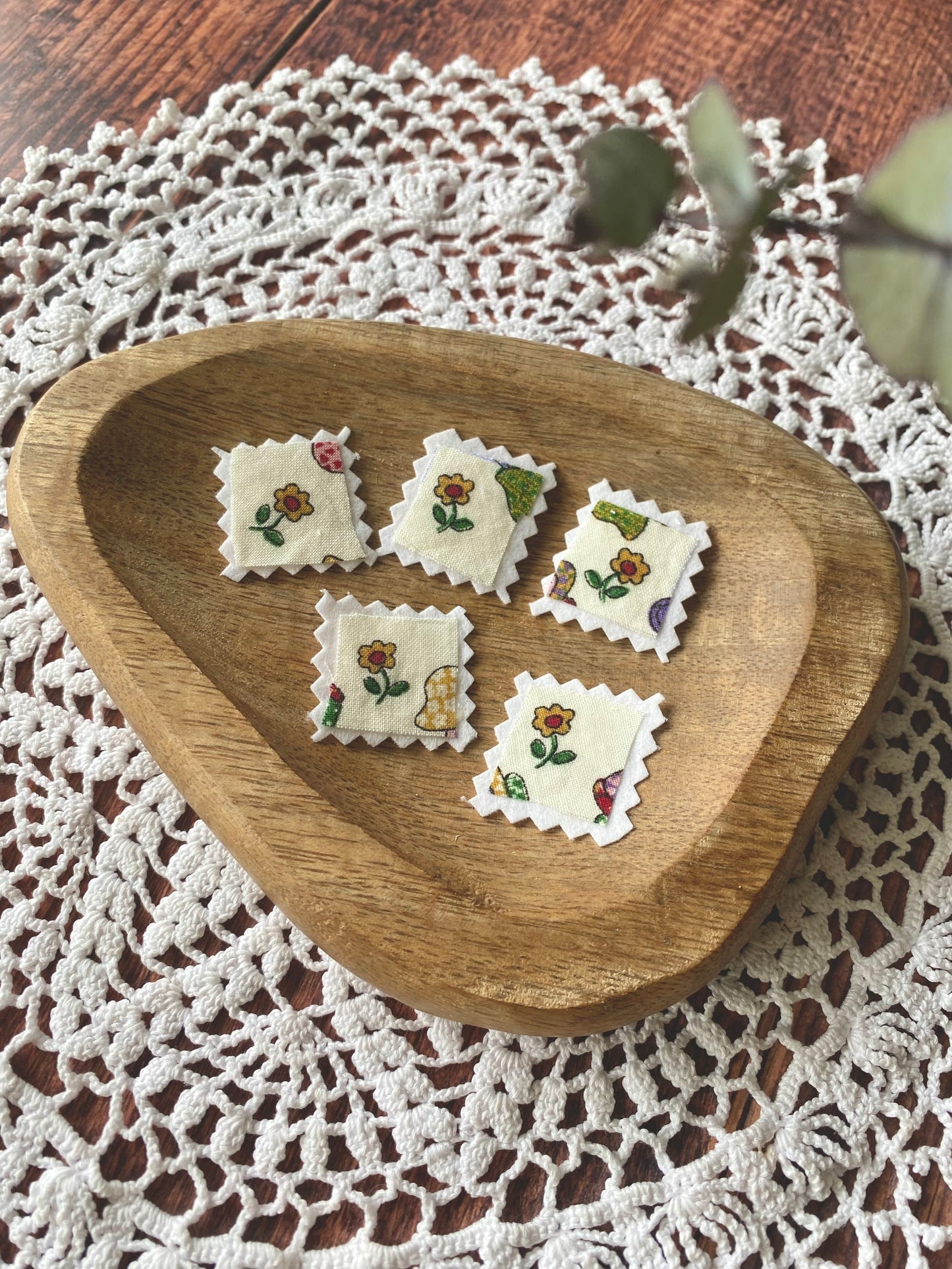 Lot de 5 timbres en tissus motif petite fleur pour scrapbooking 💌