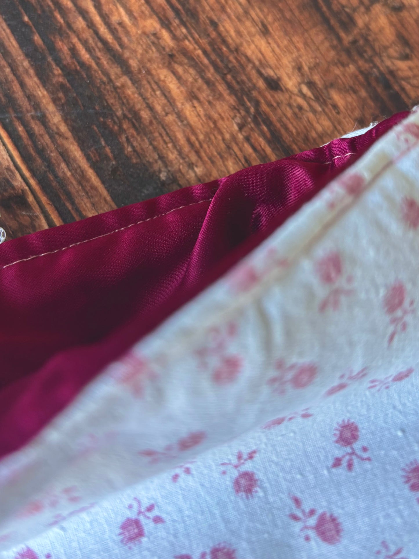 Pochette à livre / tablette / liseuse - coton blanc fleur rose et dentelle 📖