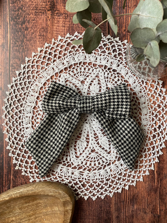 Barrette nœud en lainage – motif pied de poule noir et blanc 🎀