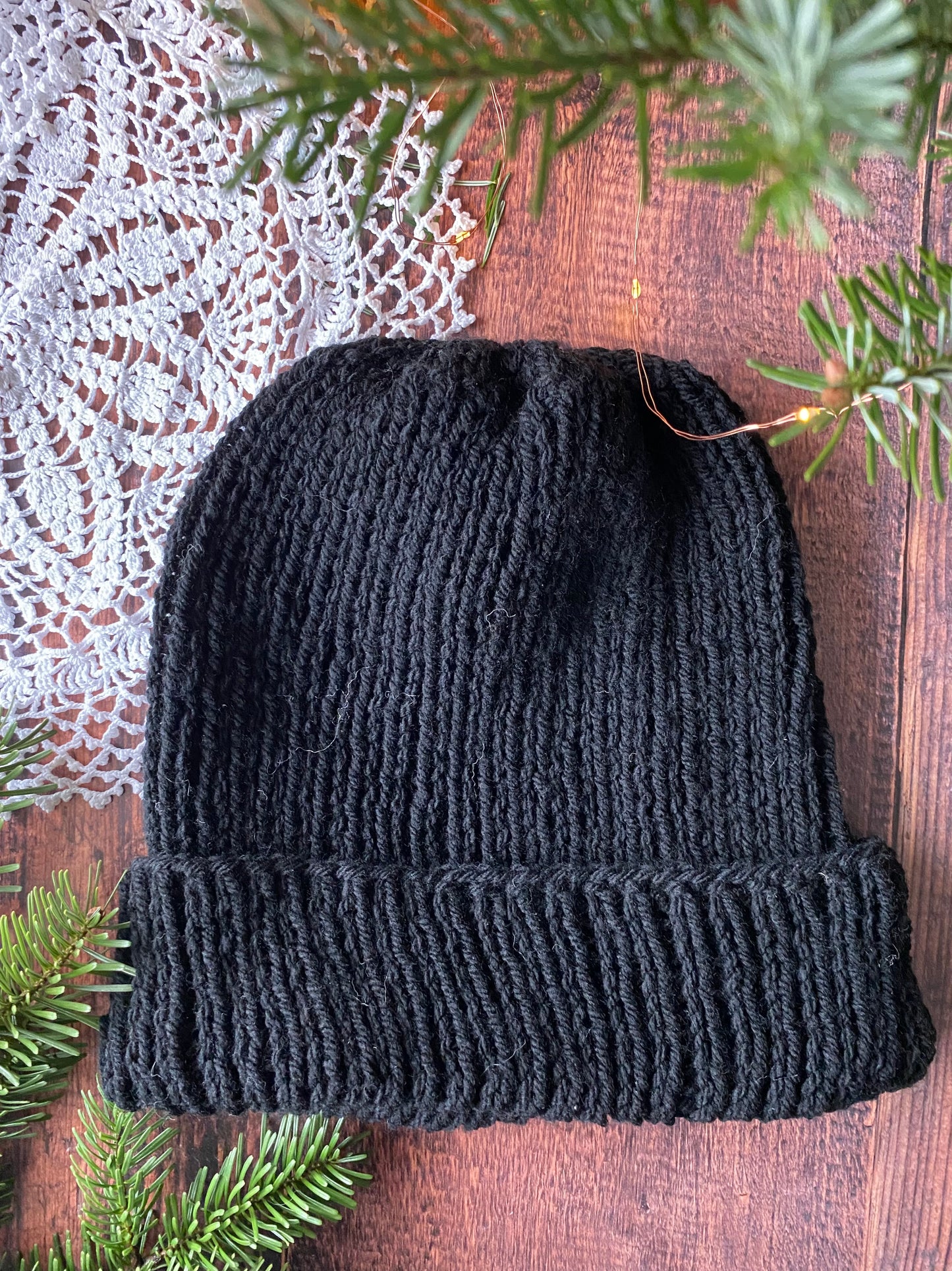 Bonnet en tricot noir blanc rouille