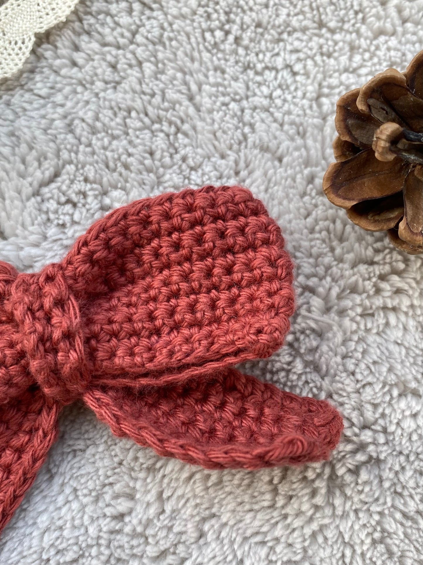 Barrette noeud en crochet beige ou rouge 🎀