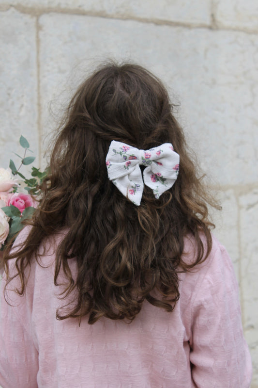 Barrette noeud blanche à fleur rose 🎀