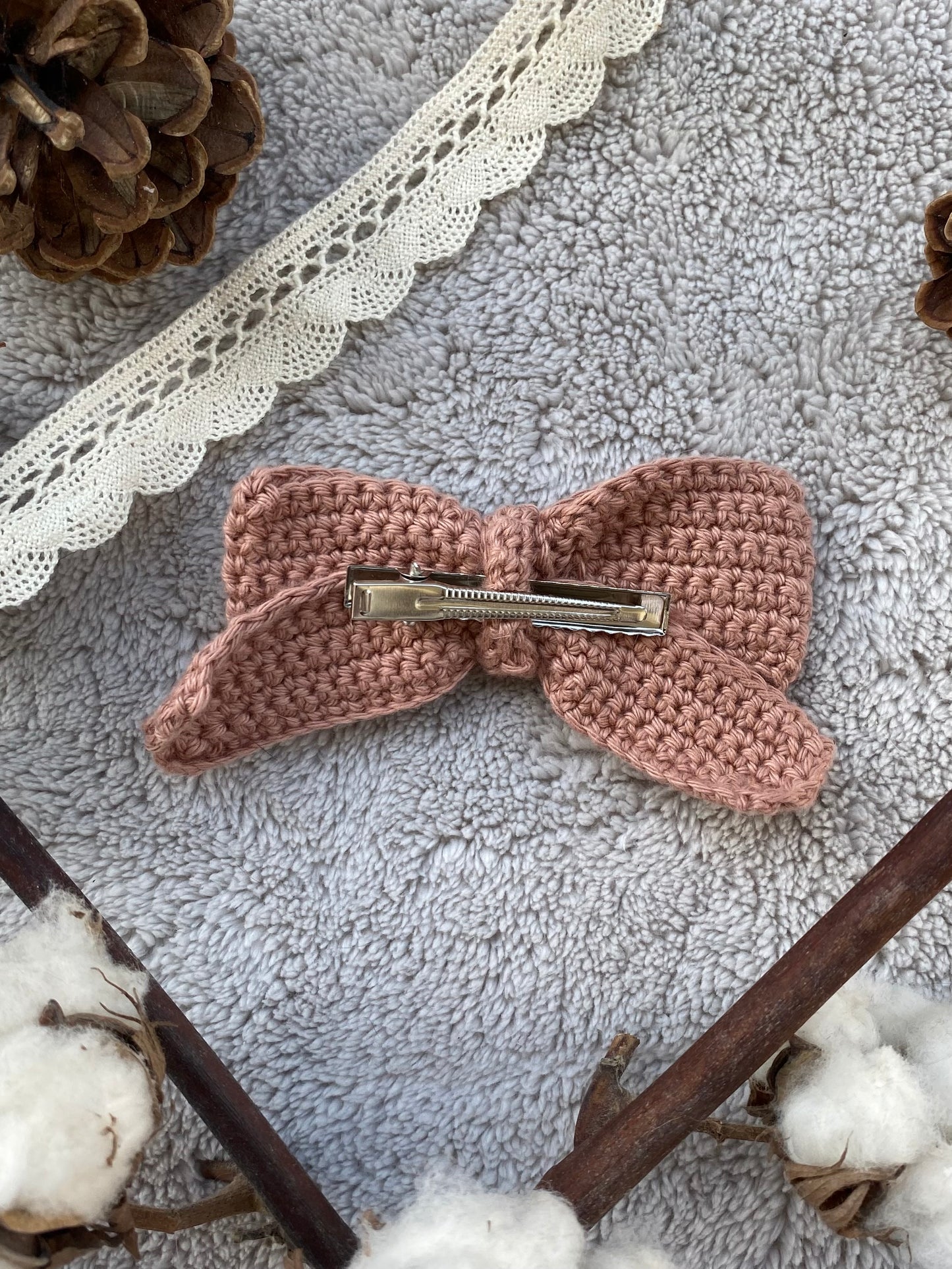 Barrette noeud en crochet beige ou rouge 🎀
