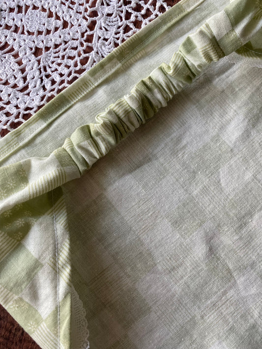 Bandana en coton vert effet patchwork et dentelle