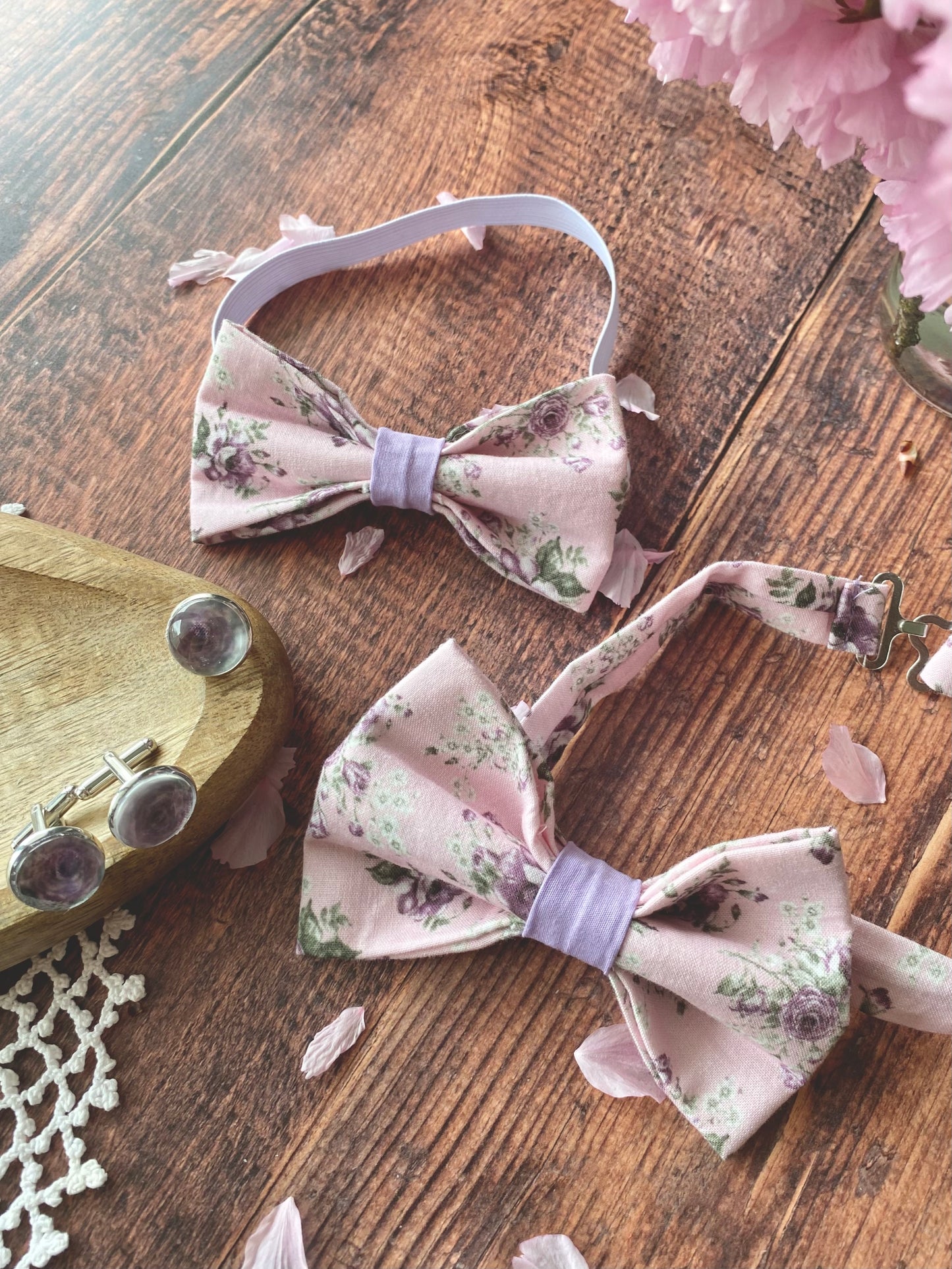Assortiment d'accessoire rose à fleur et lilas - noeud papillon homme /garçon, pins à costume et bouton de manchette 🤵🏻‍♂️