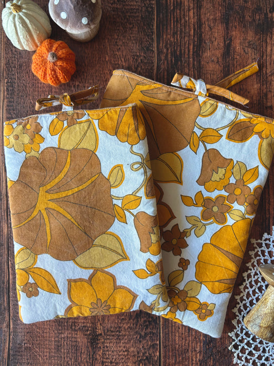 Pochette à livre / tablette / liseuse - coton blanc fleur orange et jaune 📖