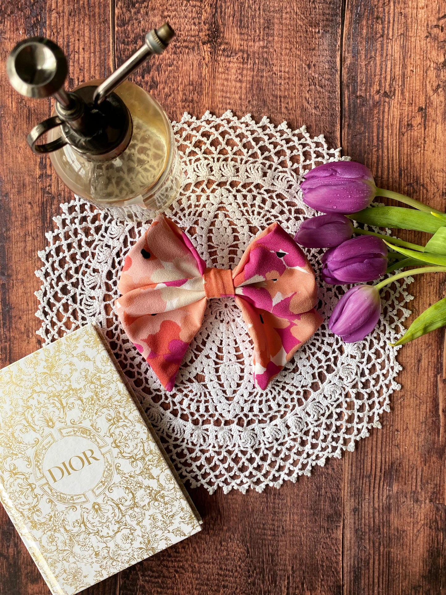 Barrette nœud en crêpe – motif fleur rose et orange 🎀