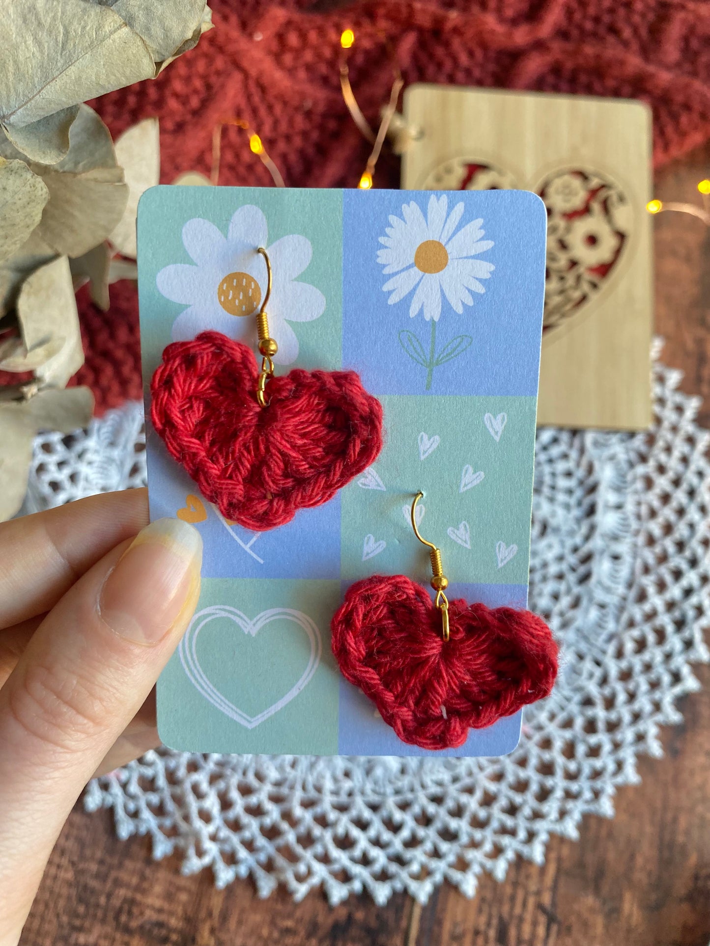 Boucle en crochet rouge plaque or