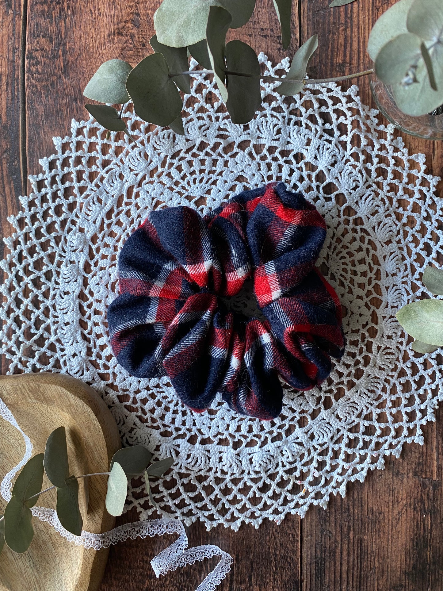 Chouchou en lainage – motif tartan bleu blanc rouge 👱🏻‍♀️