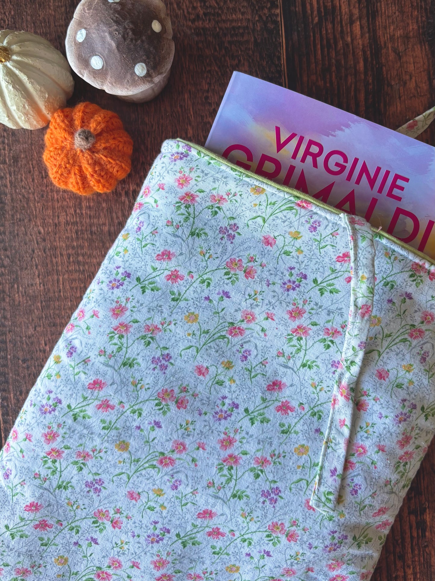Pochette à livre / tablette / liseuse - coton blanc fleur rose et vert 📖