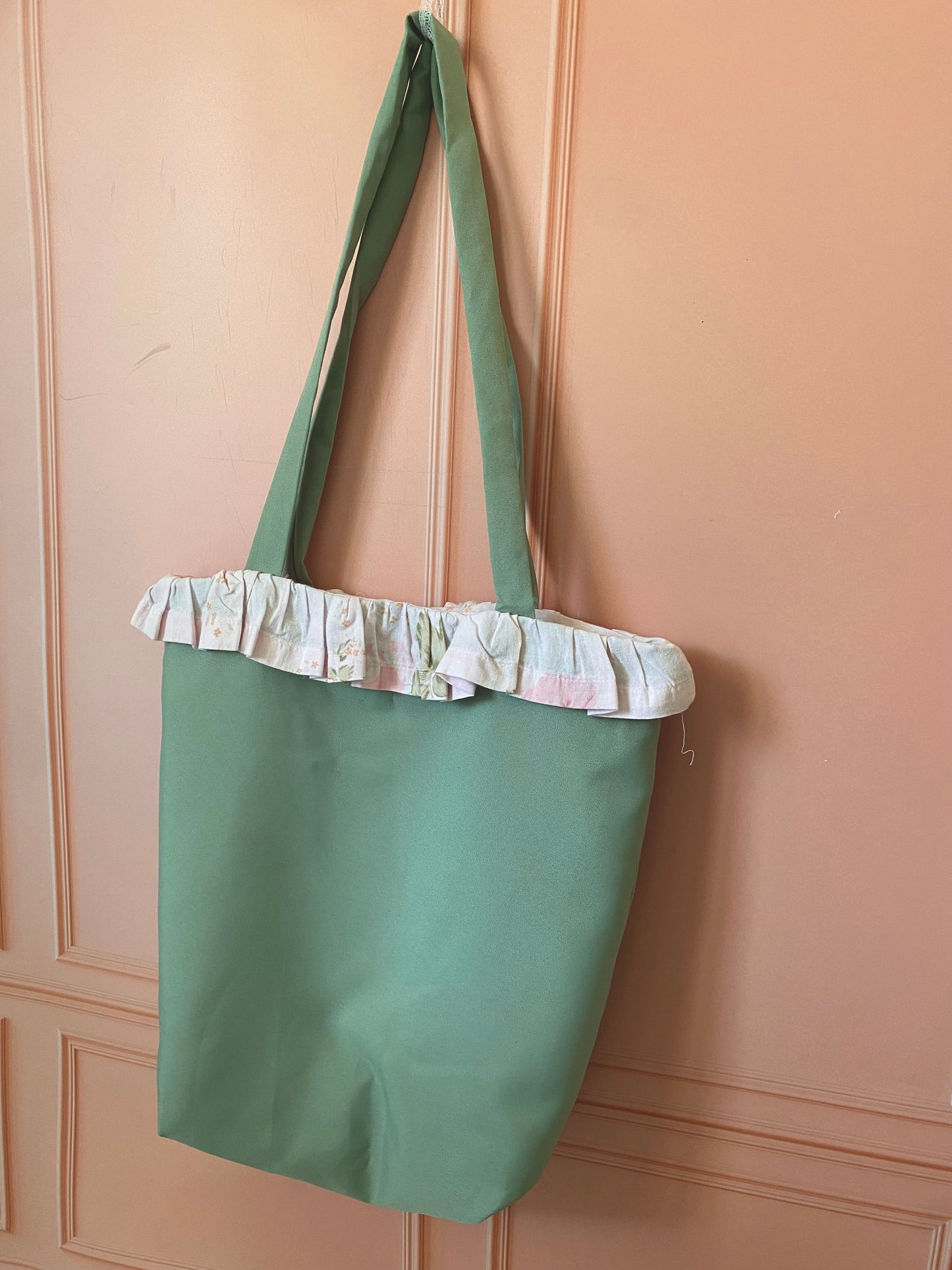 Tote bag a volant - vert sauge et rose avec poche