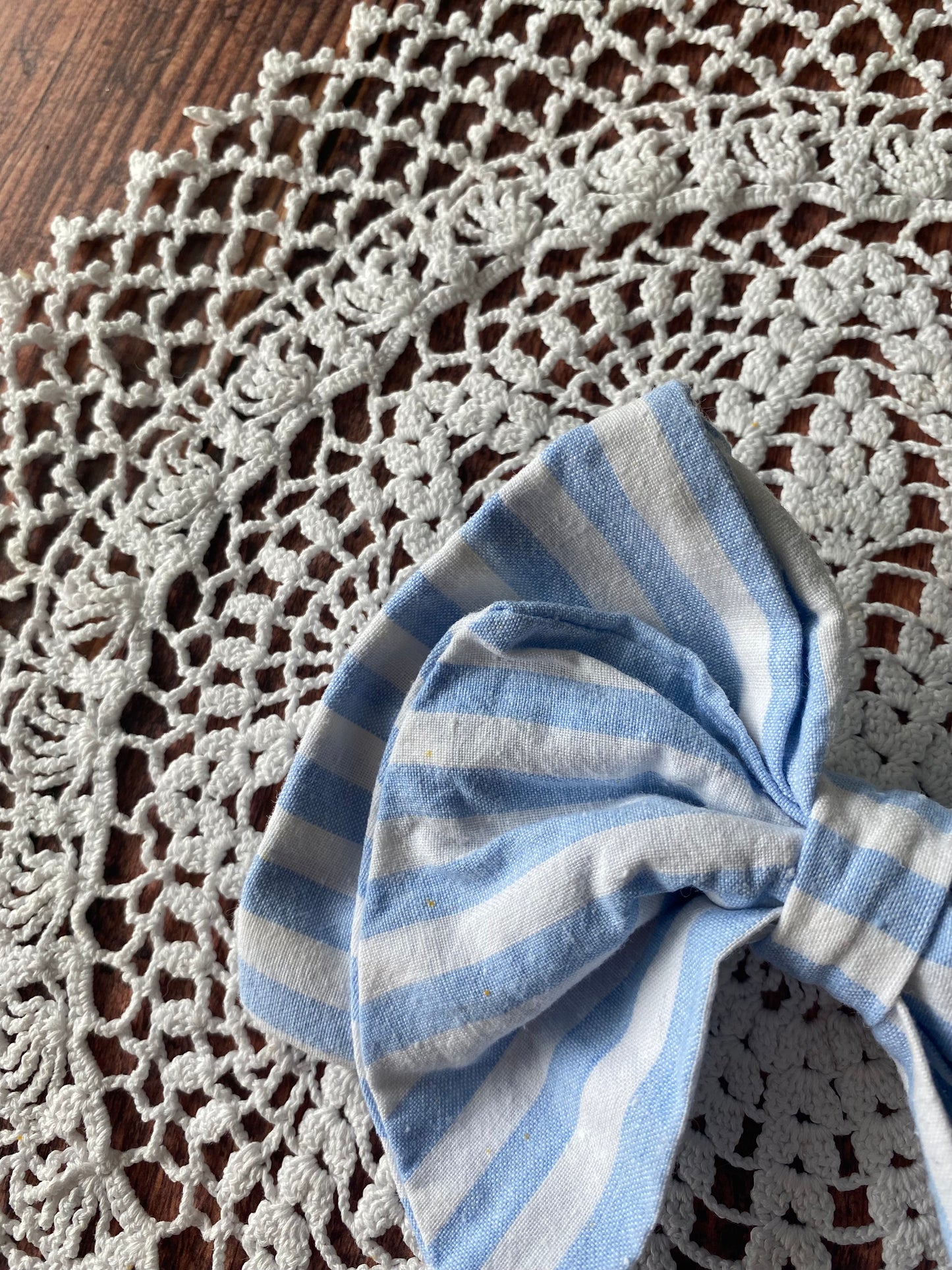 Barrette noeud à rayure bleu et blanc