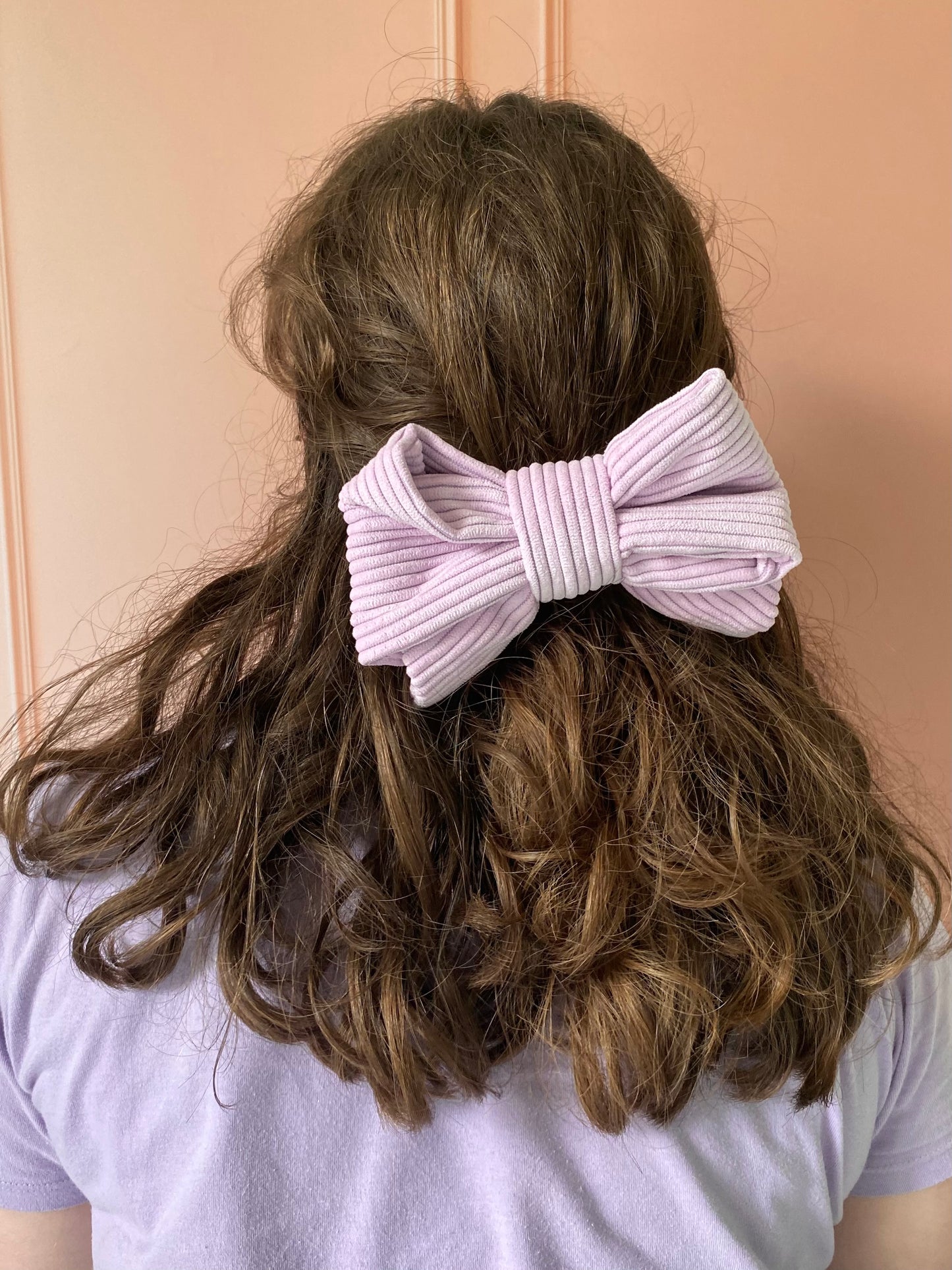 Barrette nœud en velours côtelé  – lilas 🎀