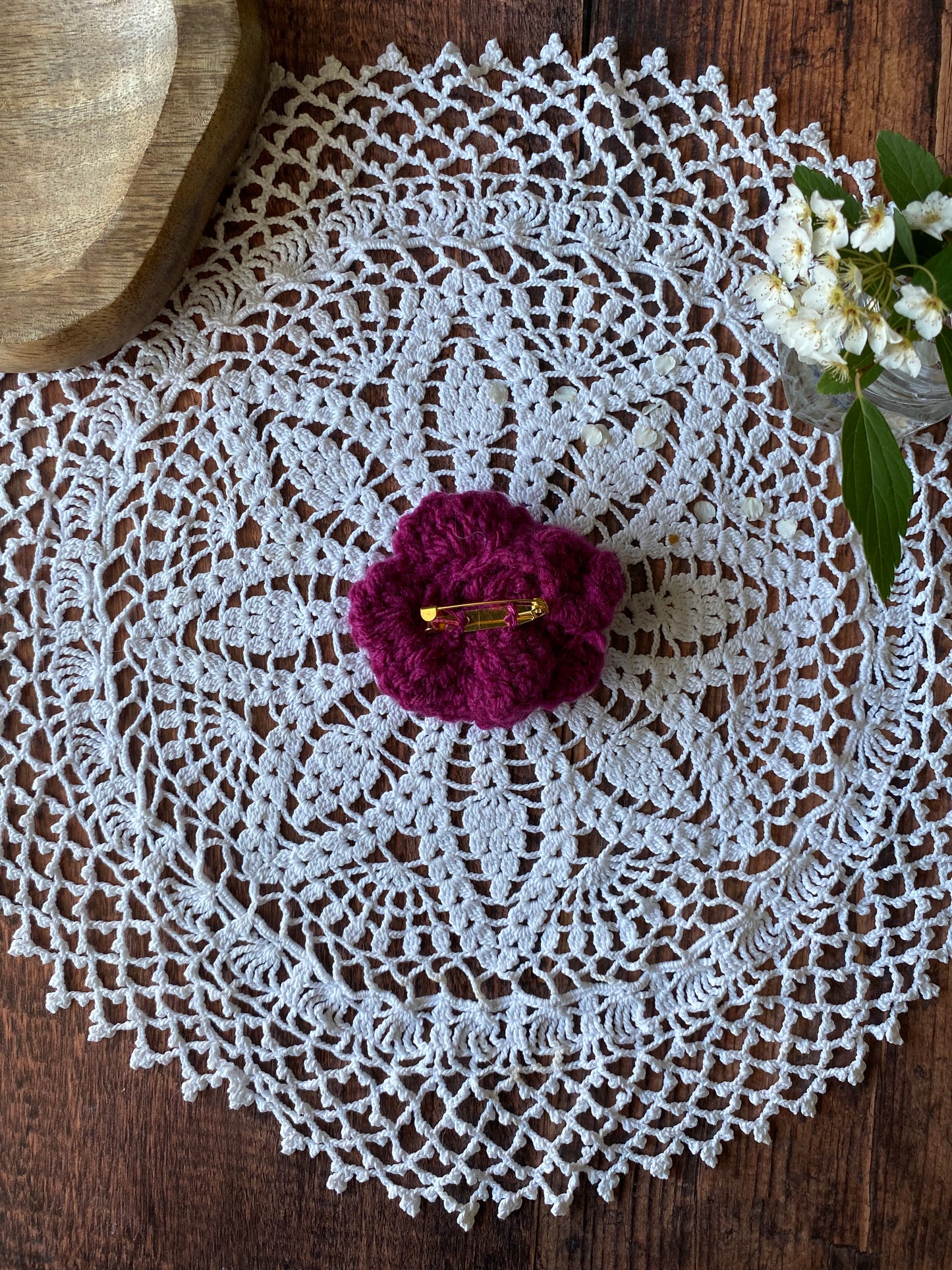 Broche en forme de rose au crochet  🌹