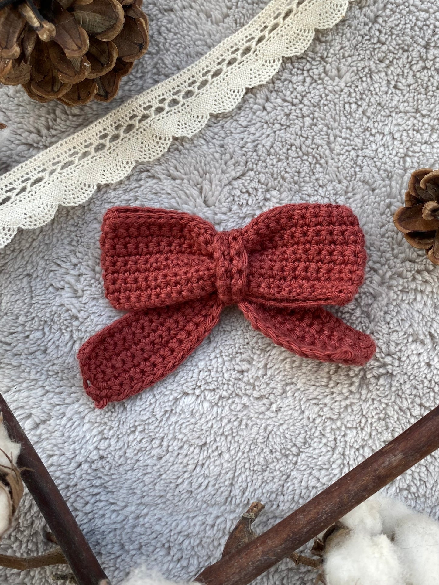 Barrette noeud en crochet beige ou rouge 🎀