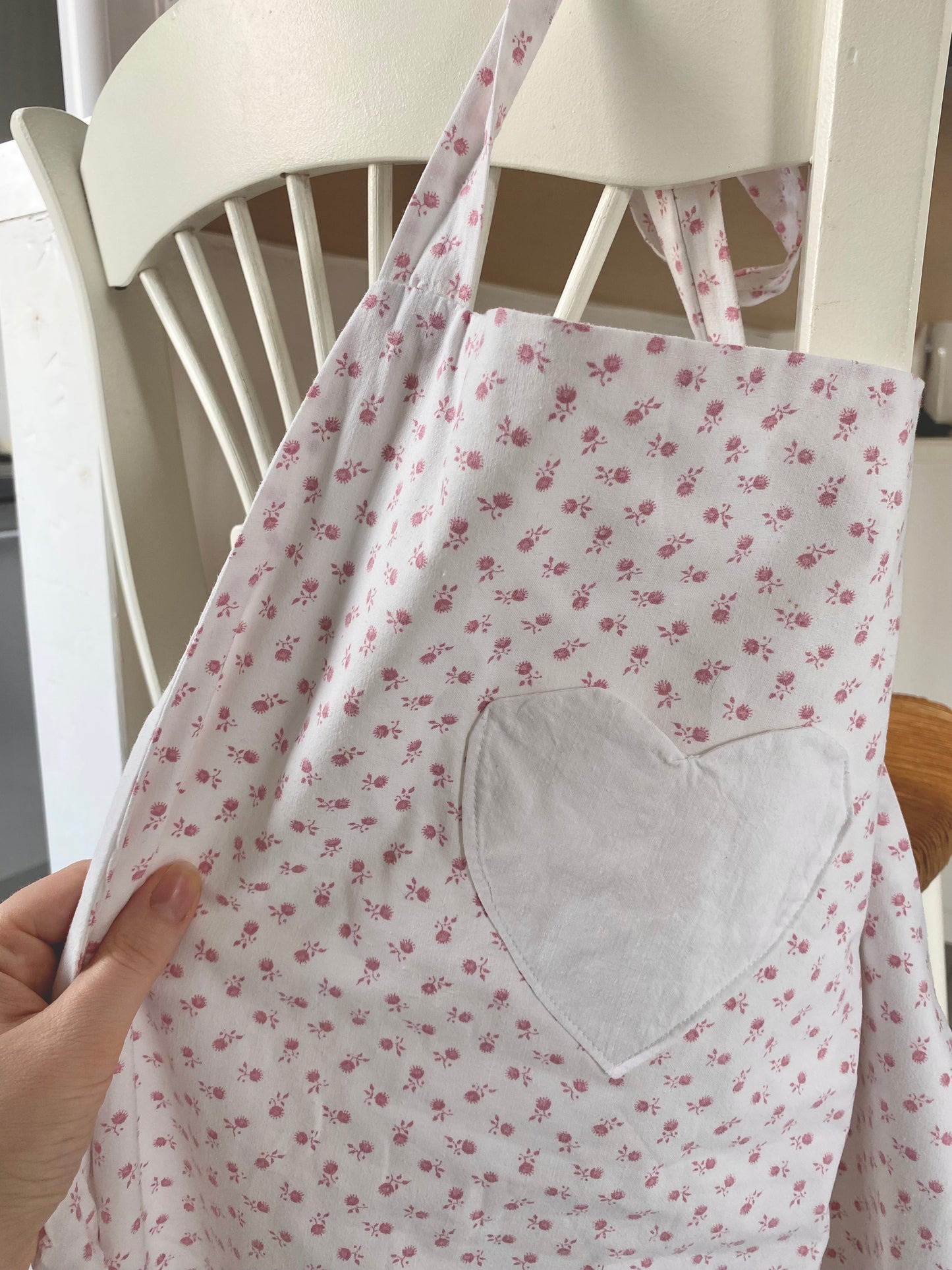 Tablier romantique poche coeur et volant 🍛