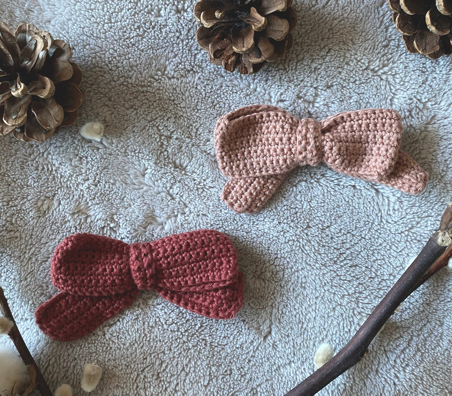 Barrette noeud en crochet beige ou rouge 🎀