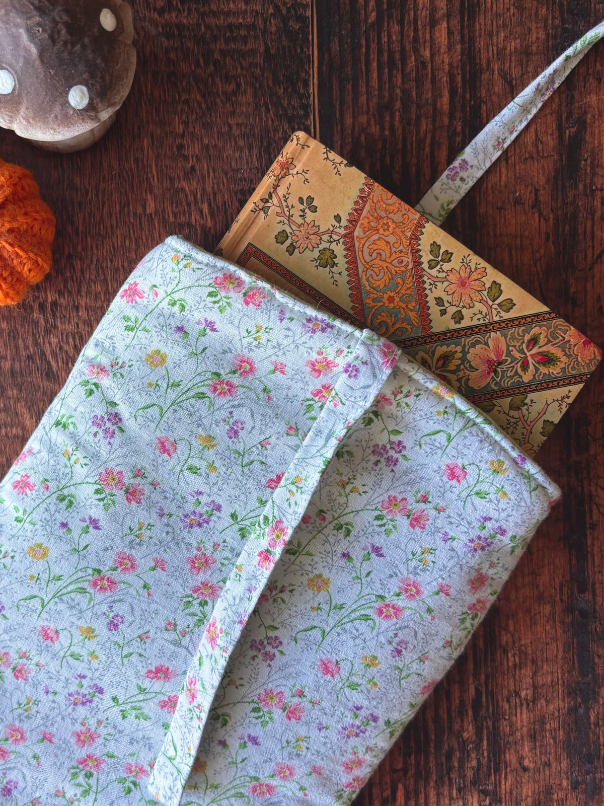 Pochette à livre / tablette / liseuse - coton blanc fleur rose et vert 📖