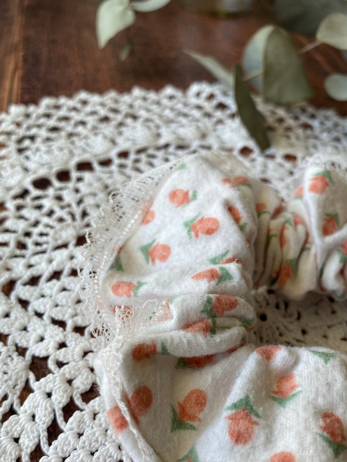 Chouchou en flannelle et dentelle - motif tulipe  👱🏻‍♀️