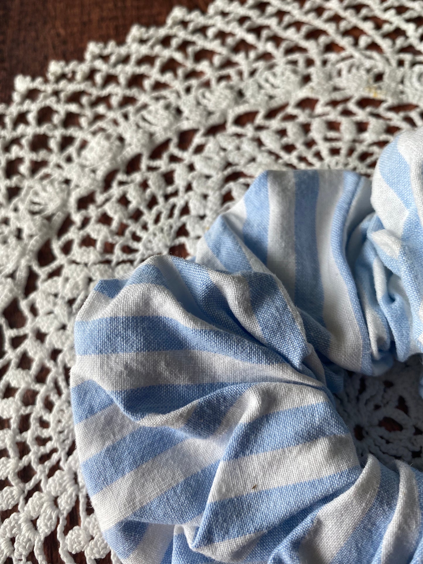 Chouchou en coton à rayure bleu