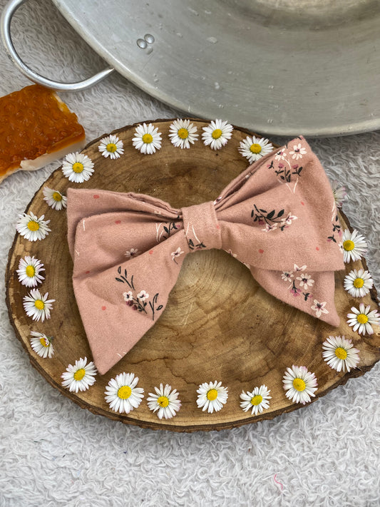 Barrette nœud en flanelle – beige rose à fleurs 🎀