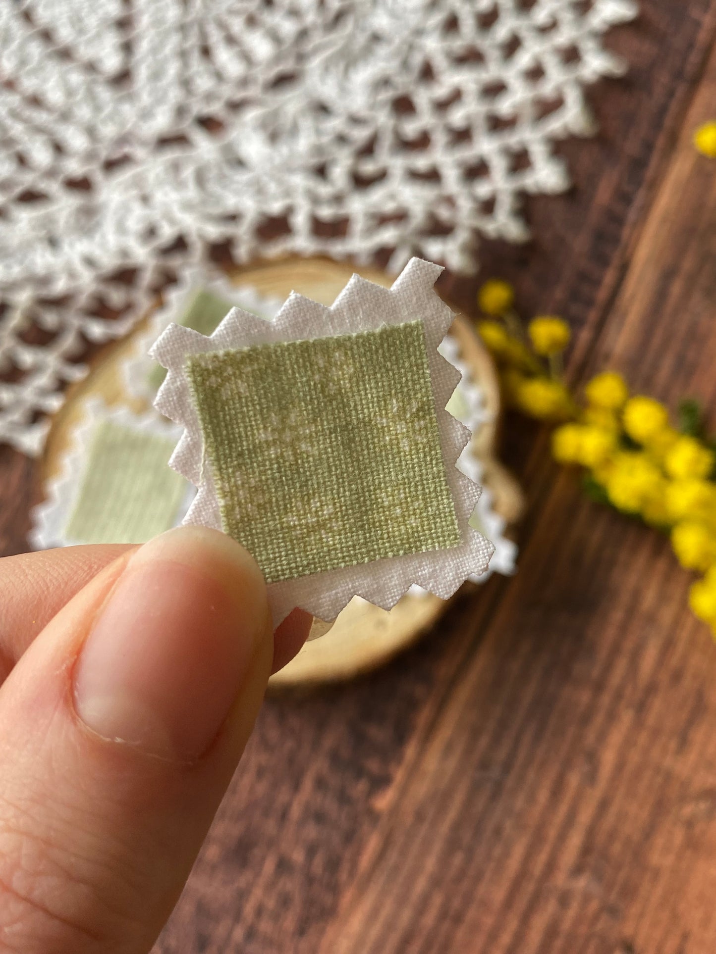 Faux timbre en tissus vert