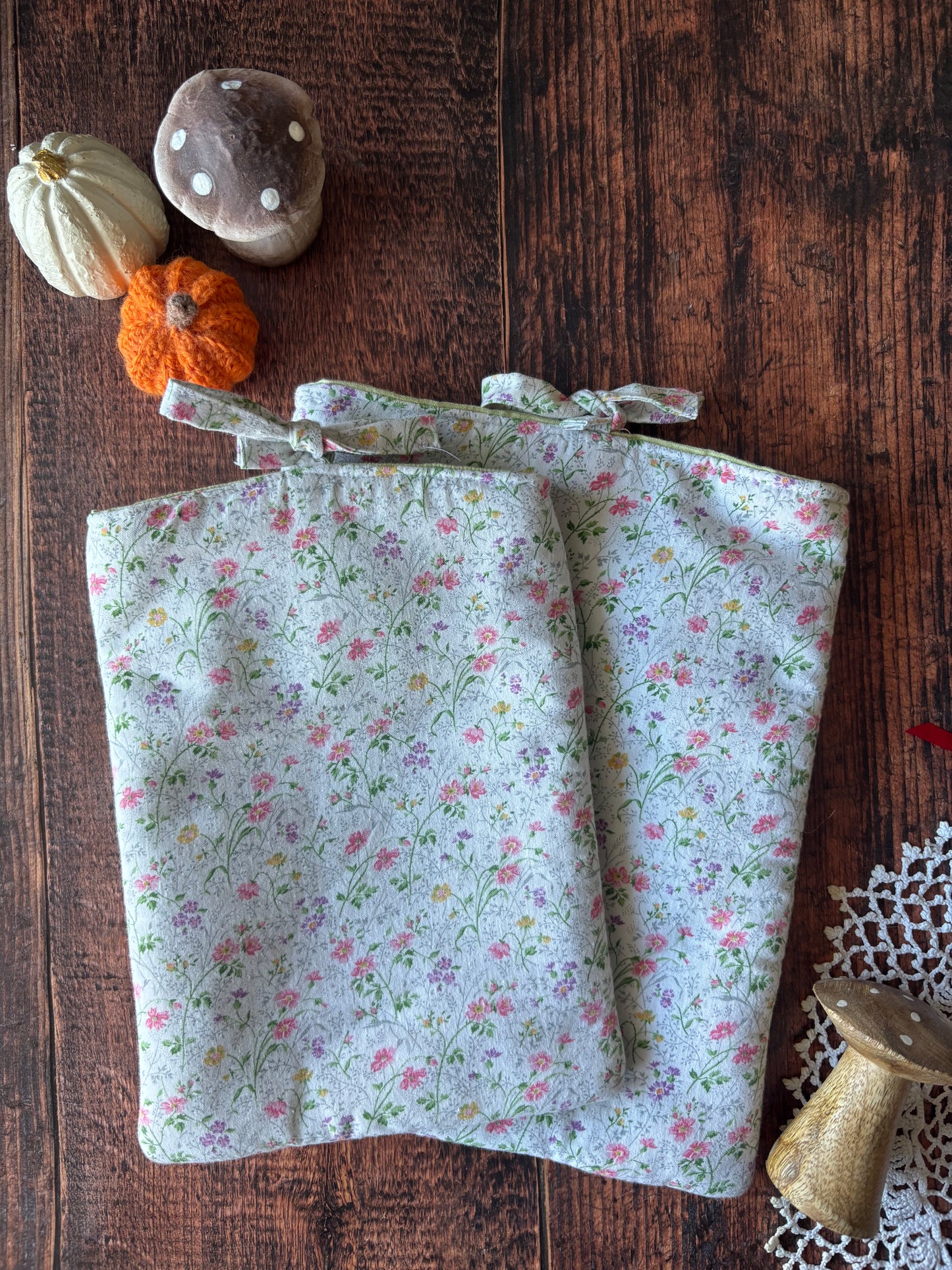 Pochette à livre / tablette / liseuse - coton blanc fleur rose et vert 📖