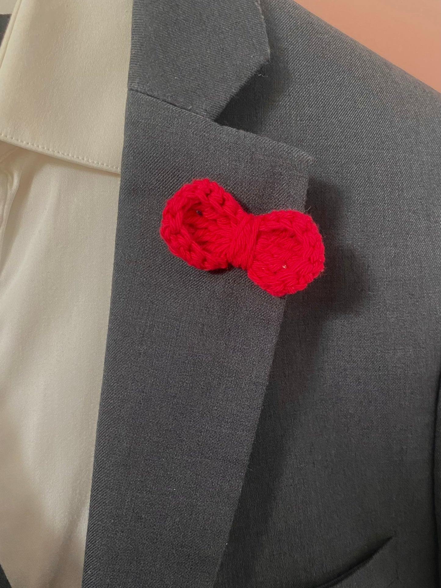 Pins à costume en crochet noeud papillon